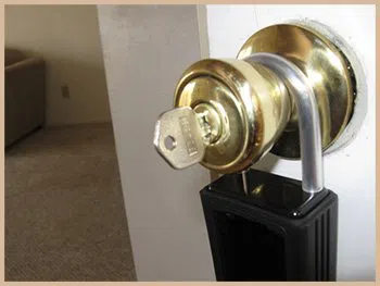 Elite Locksmith Services Boca Raton, FL 561-692-4693 Elite Locksmith Services Boca Raton, FL 561-692-4693 - 3-locksmith-key-service